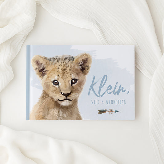 Babyalbum „Klein, wild & wunderbar“ – Löwe | Erstes Jahr