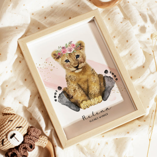 Fußabdruck Poster „Löwin“ – personalisierbar